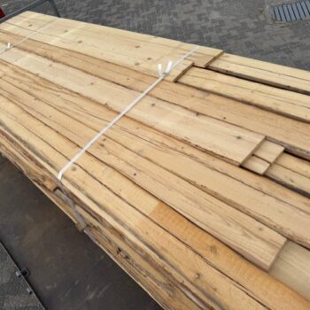 Grenen wandbekleding oude balken authentiek hout