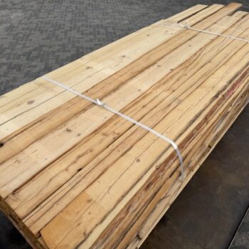 Grenen wandbekleding oude balken authentiek hout