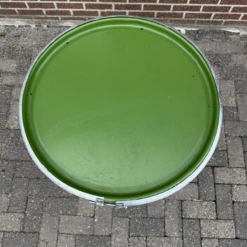 Stevige groene stalen vaten van 200 liter schoon afsluitbaar