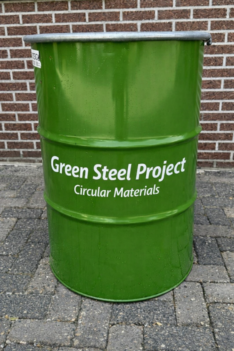 Stevige groene stalen vaten van 200 liter schoon afsluitbaar