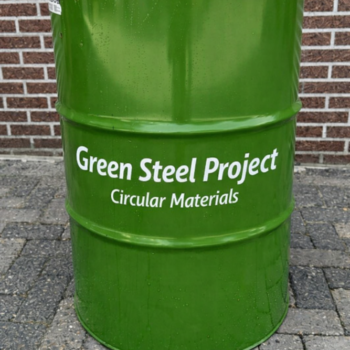 Stevige groene stalen vaten van 200 liter schoon afsluitbaar