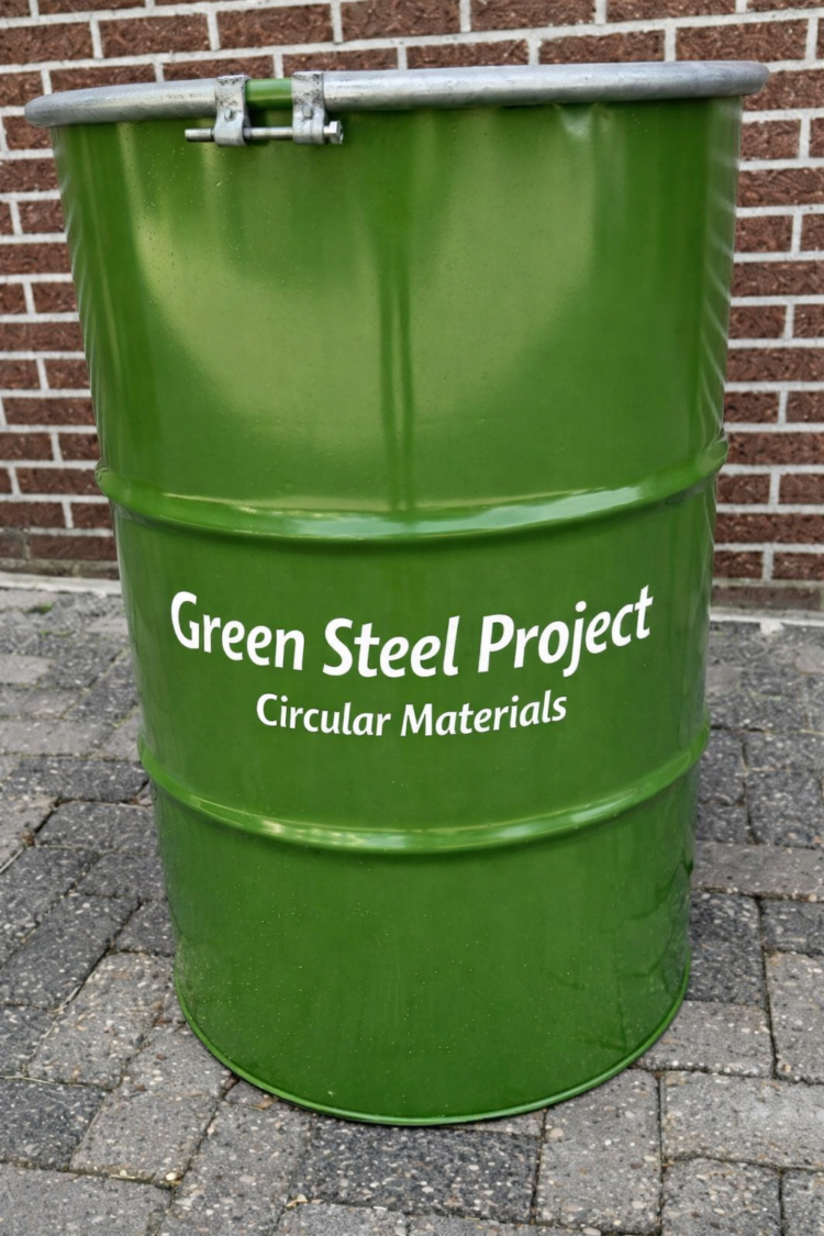 Stevige groene stalen vaten van 200 liter schoon afsluitbaar