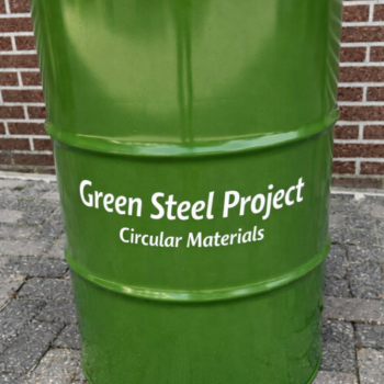 Stevige groene stalen vaten van 200 liter schoon afsluitbaar