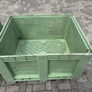 Groene geperforeerde kunststof palletbox, hooi, slowfeeder