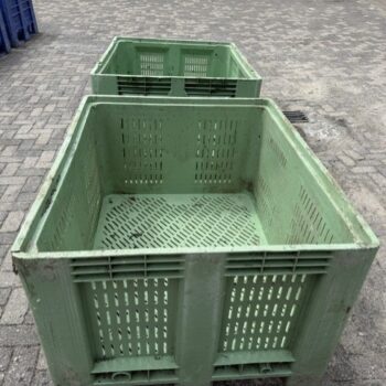 Groene geperforeerde kunststof palletbox, hooi, slowfeeder