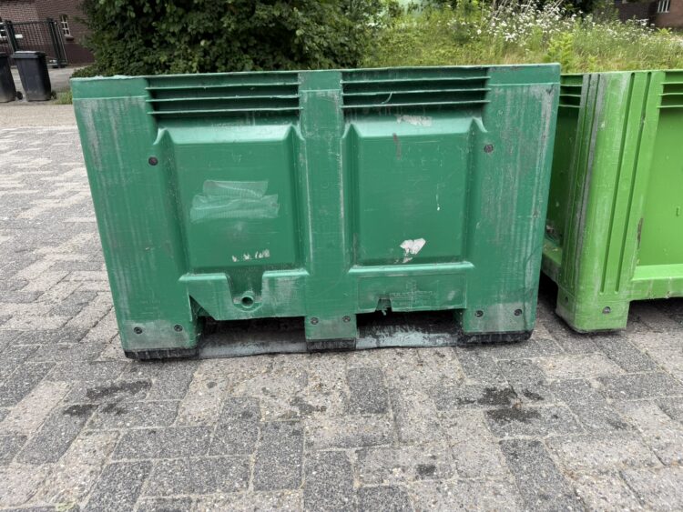 Groene palletbox paarden opslag voerbox kunststof hooi slowfeeder