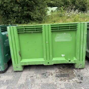 Groene palletbox paarden opslag voerbox kunststof hooi slowfeeder