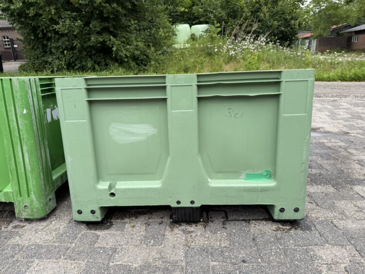 Groene palletbox paarden opslag voerbox kunststof hooi slowfeeder
