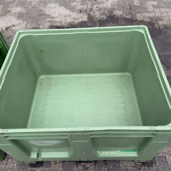 Groene palletbox paarden opslag voerbox kunststof hooi slowfeeder