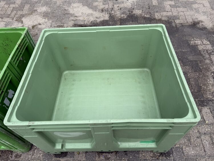 Groene palletbox paarden opslag voerbox kunststof hooi slowfeeder
