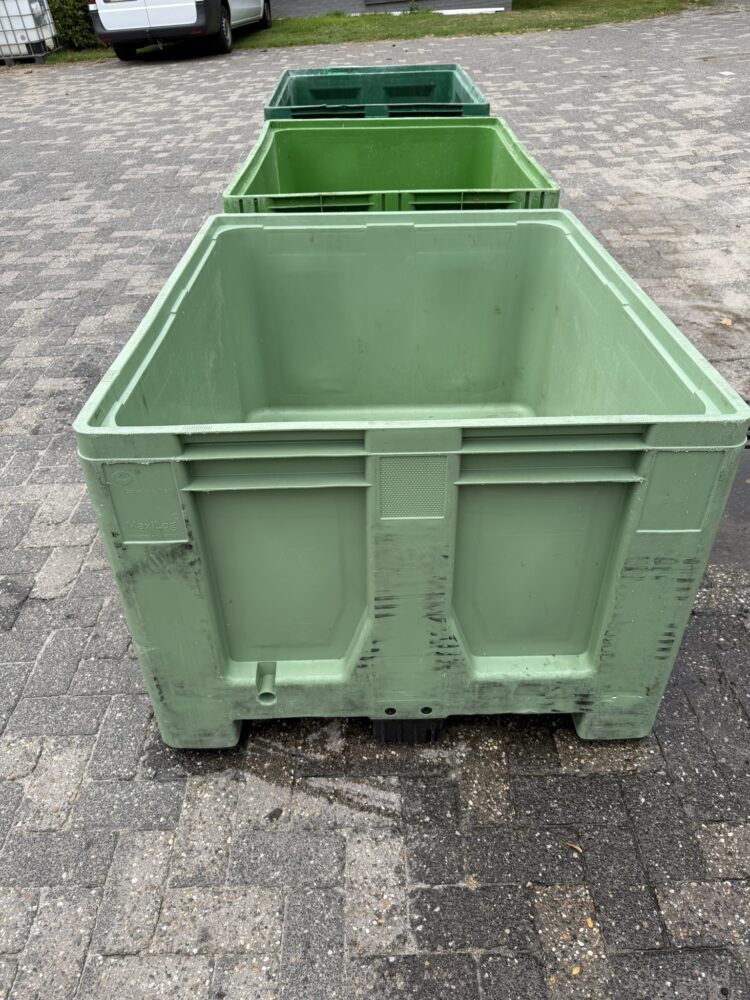 Groene palletbox paarden opslag voerbox kunststof hooi slowfeeder