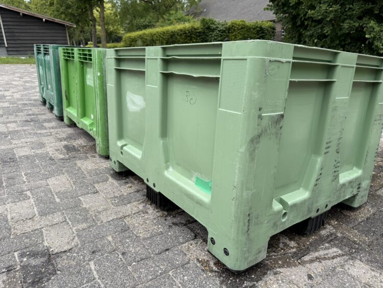 Groene palletbox paarden opslag voerbox kunststof hooi slowfeeder