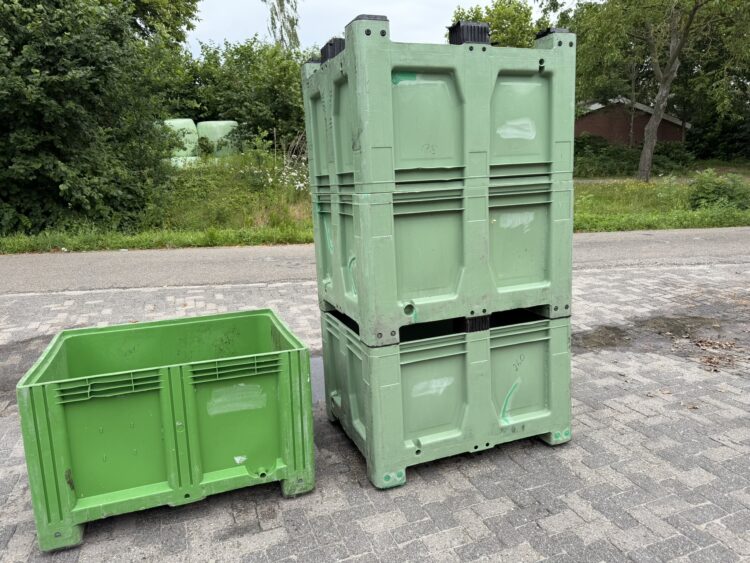 Groene palletbox paarden opslag voerbox kunststof hooi slowfeeder