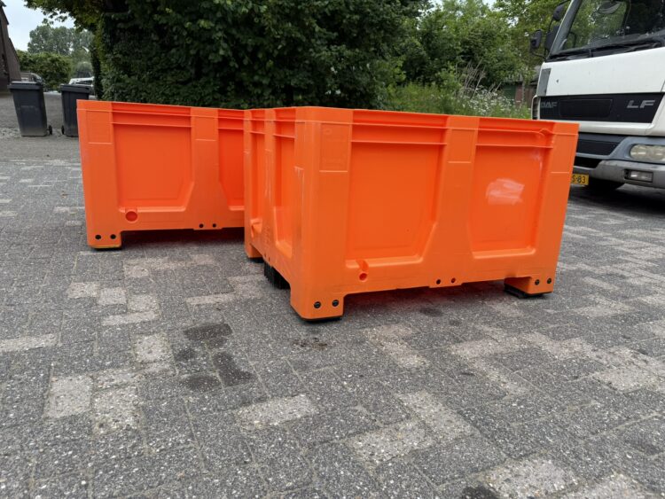 Oranje kunststof palletbox 1200x1000x760 mm | Gebruikt