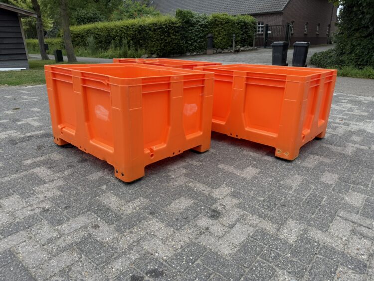 Oranje kunststof palletbox 1200x1000x760 mm | Gebruikt