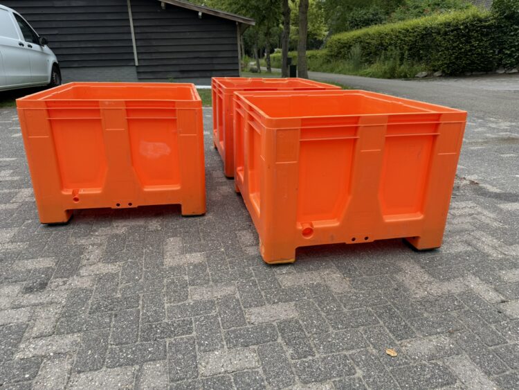 Oranje kunststof palletbox 1200x1000x760 mm | Gebruikt