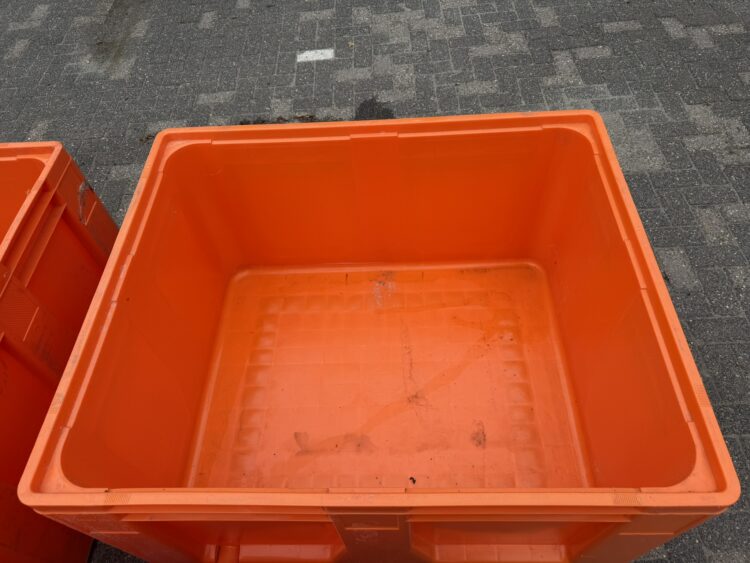 Oranje kunststof palletbox 1200x1000x760 mm | Gebruikt