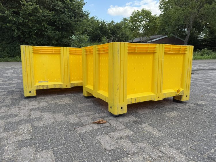 Gele geperforeerde palletbox, hooibak, slowfeeder, kunststof