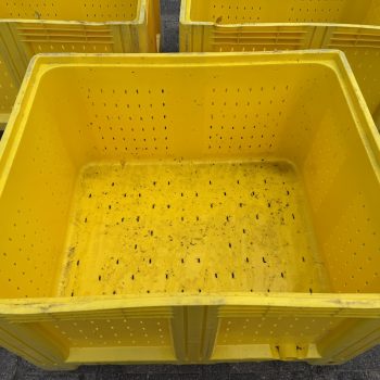 Gele geperforeerde palletbox, hooibak, slowfeeder, kunststof