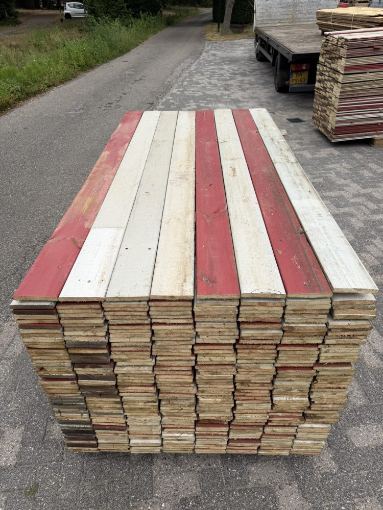 Rood/witte sloophout planken gekleurd 220cmx14cm