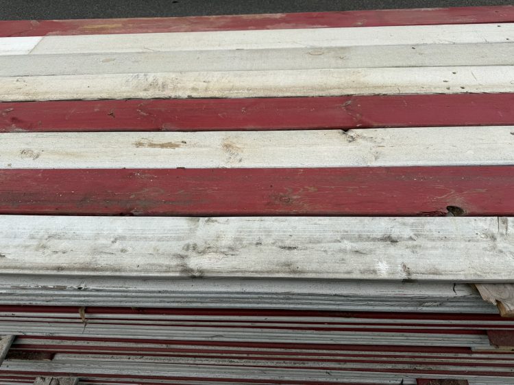 Rood/witte sloophout planken gekleurd 220cmx14cm