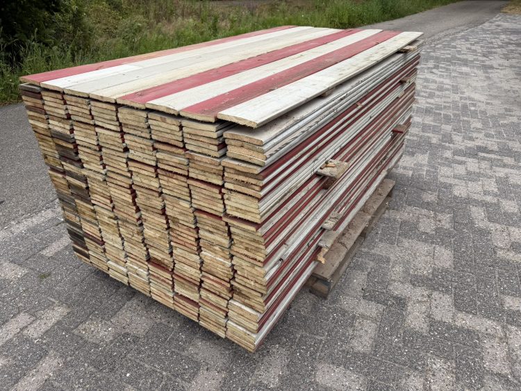 Rood/witte sloophout planken gekleurd 220cmx14cm