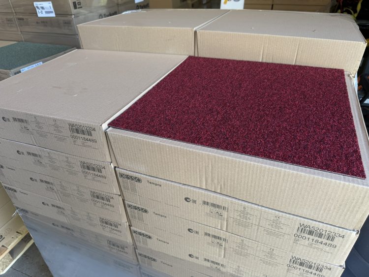 Desso Tempra 4101 Rood 50x50cm tapijttegels nieuw