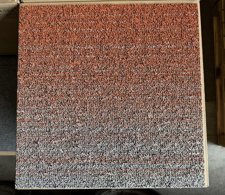 Desso tapijttegels Fuse 5102 grijs/oranje 50x50cm Nieuw