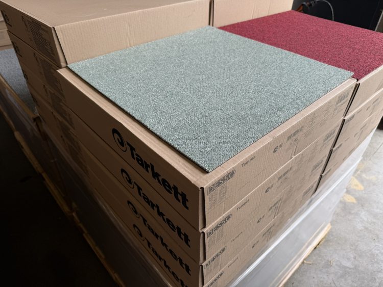 Desso Essence Pure 7925 groen 50x50cm tapijttegels nieuw