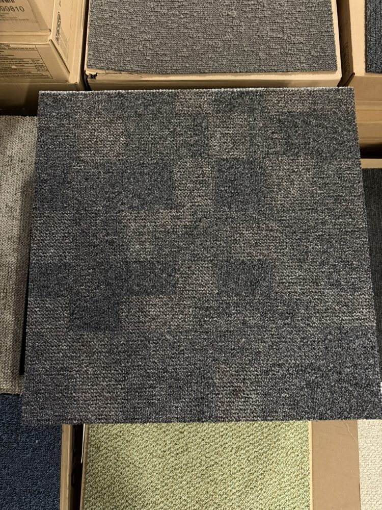 Partij Desso tapijttegels B-keus D. grijs 50x50cm nieuw #021