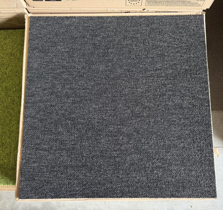 Desso Esscence 9504 grijs 50x50cm tapijttegels nieuw
