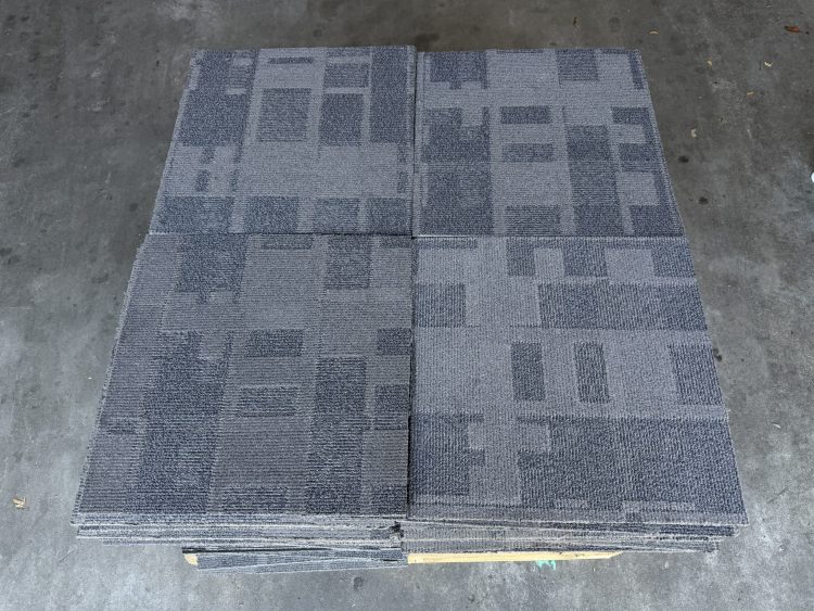 Tapijttegels 50x50cm grijs blokjes gebruikt