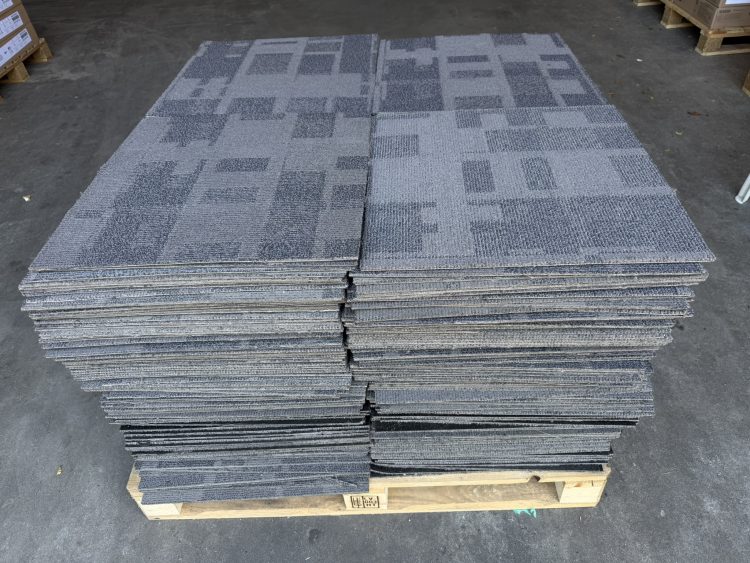 Tapijttegels 50x50cm grijs blokjes gebruikt