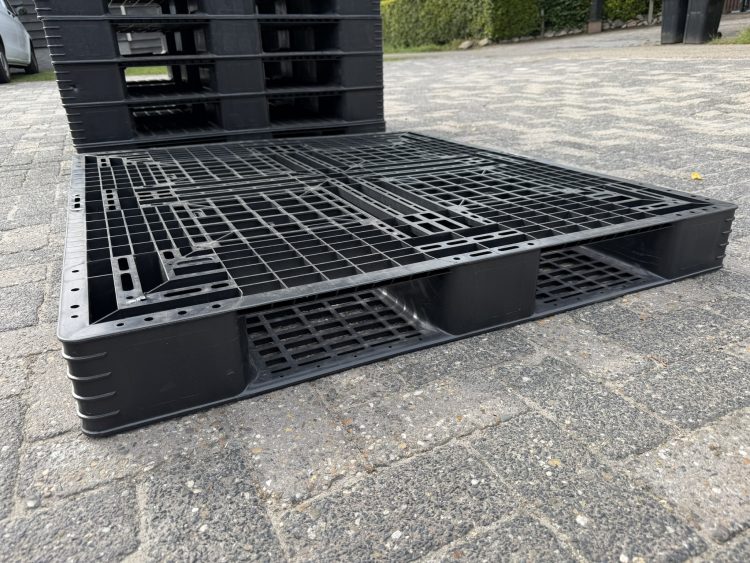 Kunststof pallet | 6 onderlatten | meerdere op voorraad