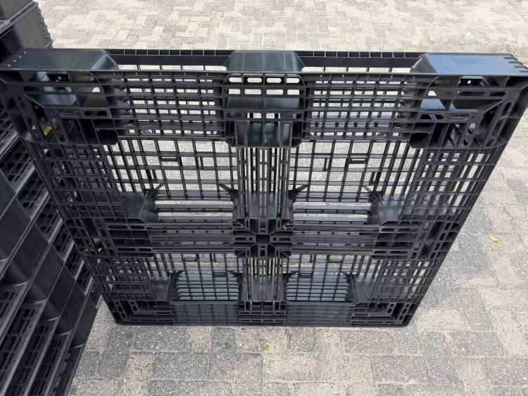 Kunststof pallet | 6 onderlatten | meerdere op voorraad