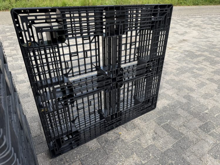Kunststof pallet | 6 onderlatten | meerdere op voorraad