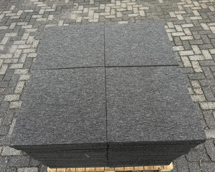Desso Essence 9092 grijs/bruin tapijttegels 50x50cm gebruikt