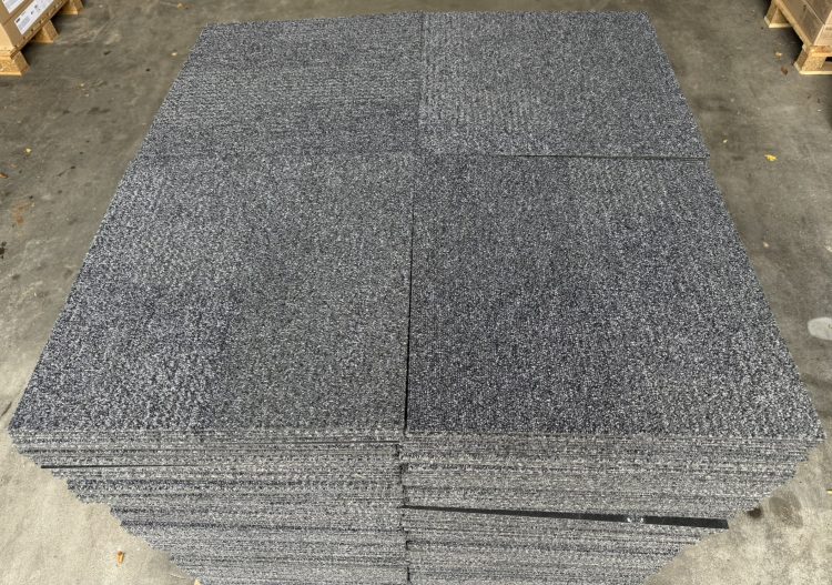 Interface Heuga tapijttegels 50x50cm donker grijs gebruikt