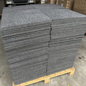 Interface Heuga tapijttegels 50x50cm donker grijs gebruikt
