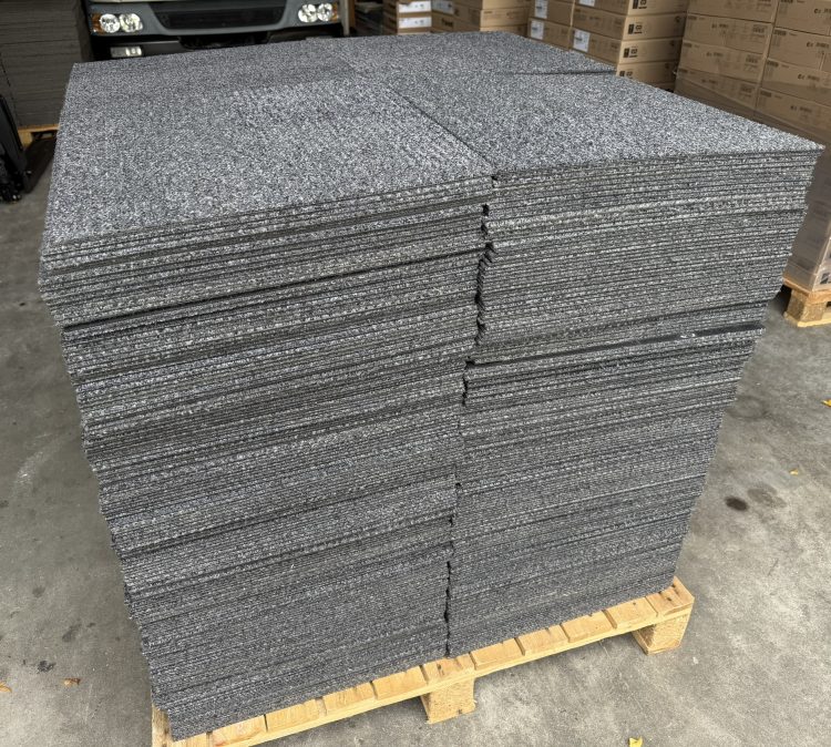 Interface Heuga tapijttegels 50x50cm donker grijs gebruikt
