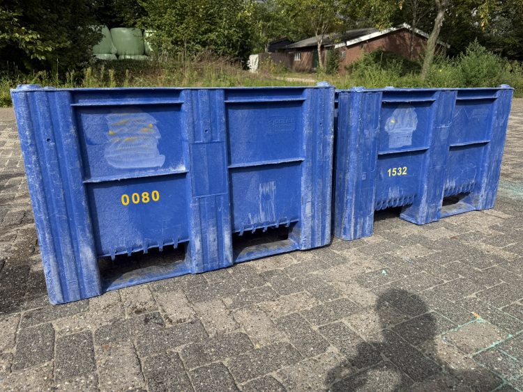 Kunststof palletbox slowfeeder puppy paard pony voerbak