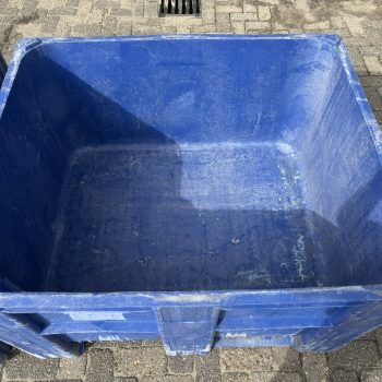 Kunststof palletbox slowfeeder puppy paard pony voerbak