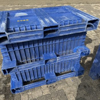 Kunststof palletbox slowfeeder puppy paard pony voerbak