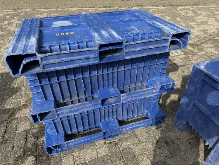 Kunststof palletbox slowfeeder puppy paard pony voerbak