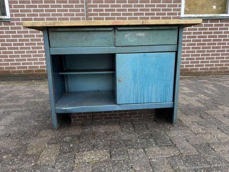 Industriële werkbank met lades en kast