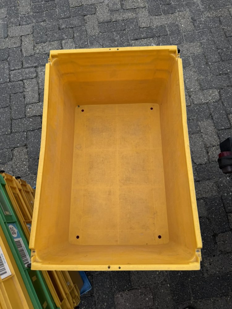 V&D stapelkrat 22x met transport dolly 2x