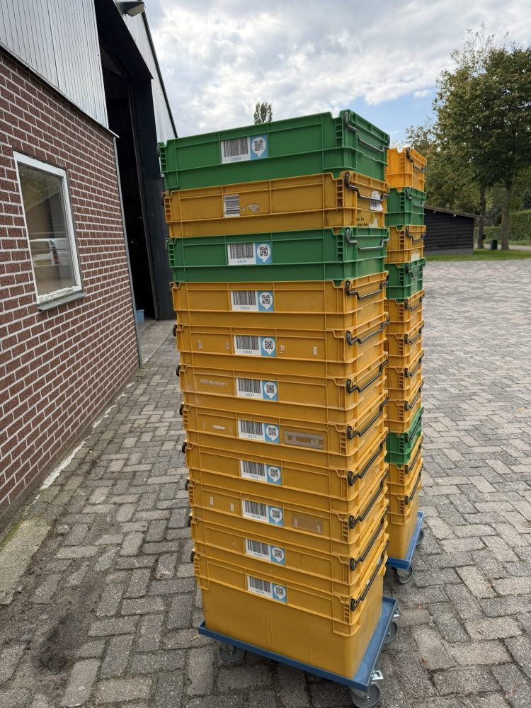 V&D stapelkrat 22x met transport dolly 2x