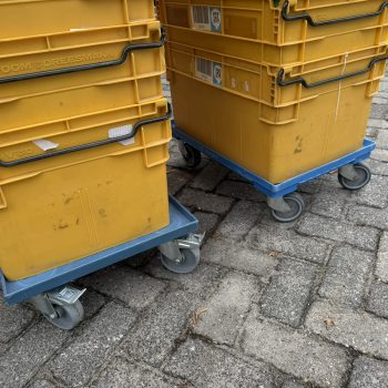 V&D stapelkrat 22x met transport dolly 2x