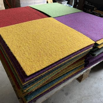 Opvallende kleurenmix tapijttegels partij 30m2