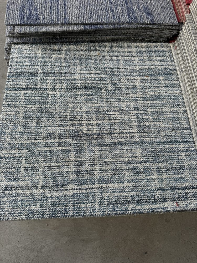 Partij gebruikte tapijttegels grijs/blauw 7.5m2